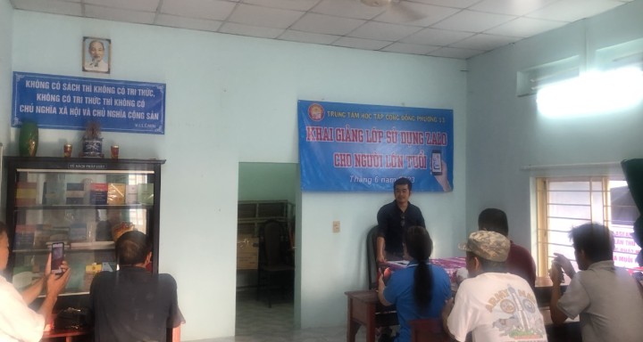 Lễ khai giảng lớp sử dụng Zalo cho người lớn tuổi và lớp tiếng Anh miễn
                    phí cho các em thiếu nhi trên địa bàn phường
